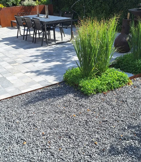 Aménagement extérieur premium réalisé à Namur par VP Terrassement